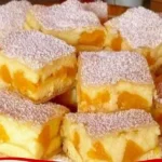 Verschiedene Blechkuchen auf einem Tisch, einfache und köstliche Rezepte