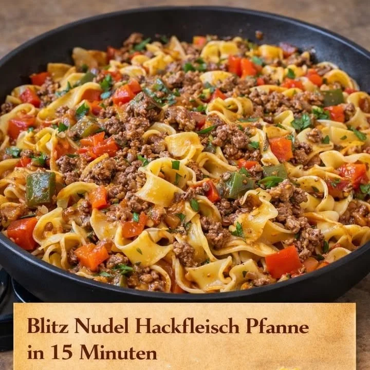 Blitz Nudel Hackfleisch Pfanne mit frischen Zutaten zubereitet