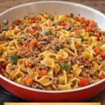 Zubereitung der Blitz-Nudel-Hackfleisch-Pfanne mit frischen Zutaten