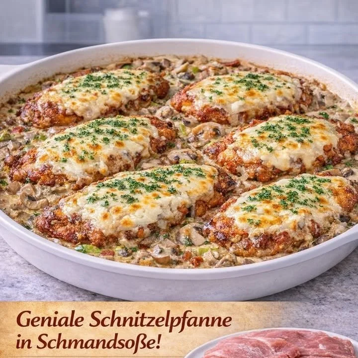Schnitzelpfanne mit zarter Schmandsoße und frischem Gemüse