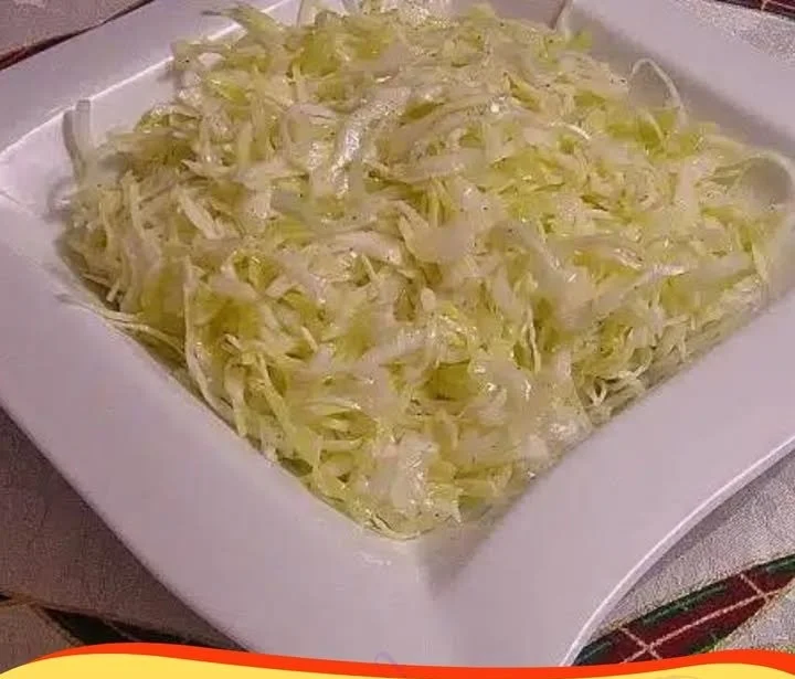 Krautsalat wie im griechischen Restaurant, frisch und lecker zubereitet