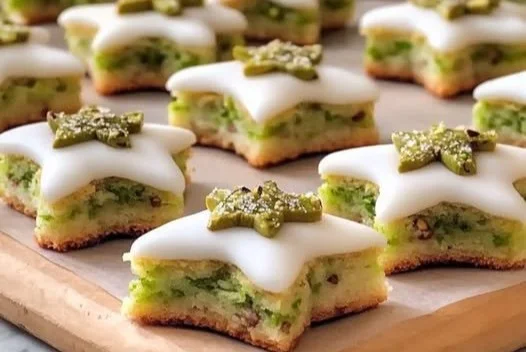 Pistaziensternchen mit Zimtglasur