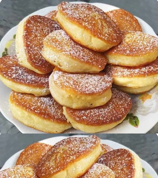 Quark Pfannkuchen ohne Mehl auf einem Teller serviert