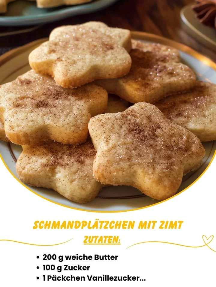 Schmandplätzchen mit Zimt auf einem Teller garniert mit Puderzucker