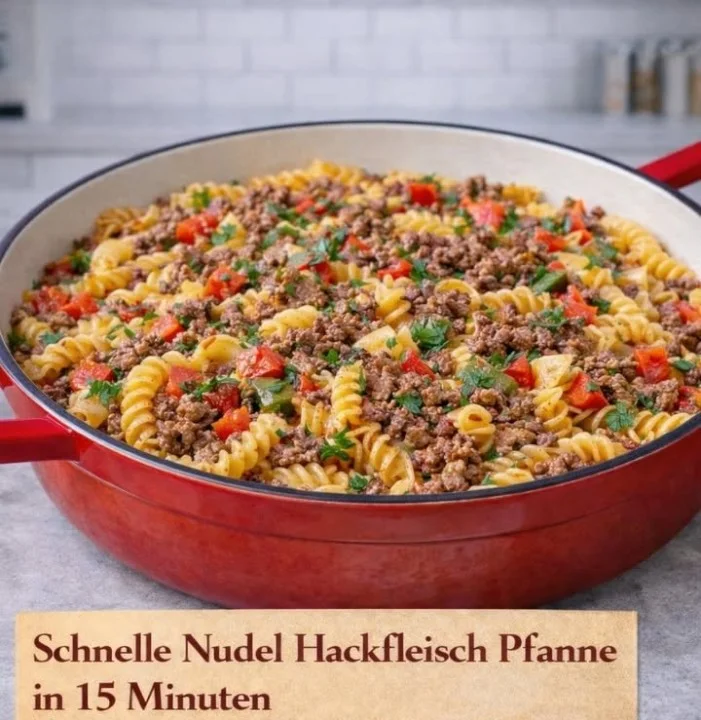 Schnelle Nudel-Hackfleisch-Pfanne mit frischen Zutaten
