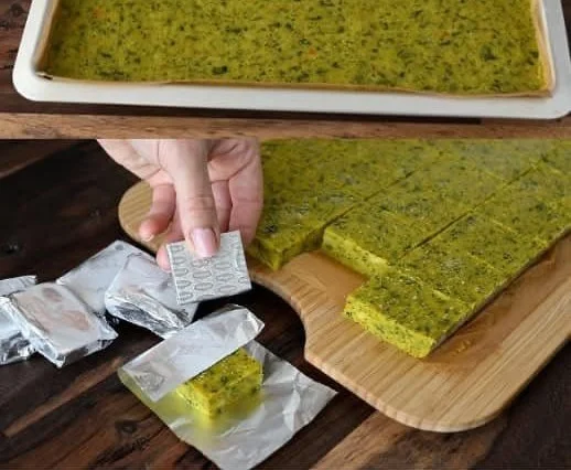 Selbst gemachte Gemüsewürfel in einer Schale, frisch zubereitet und gesund.