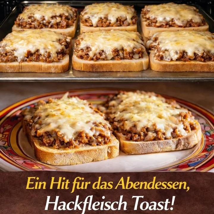Superschnelle Hackfleisch Toasts frisch aus dem Ofen serviert.