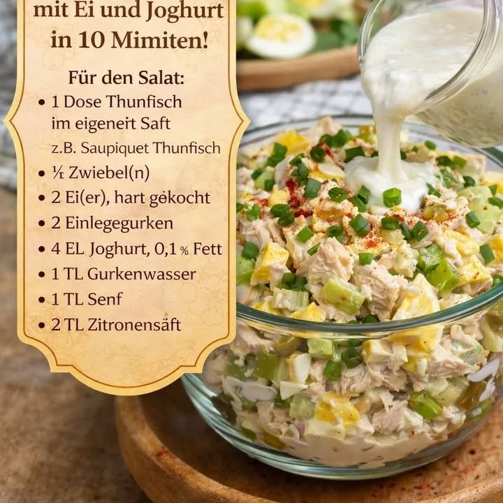 Thunfischsalat mit Ei und Joghurt auf einem Teller angerichtet.