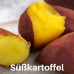 Süßkartoffel mit hohem Vitamin A Gehalt auf einem Holzuntergrund
