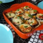 Leckeres Auberginen-Parmesan Gericht mit Käse und aromatischen Zutaten