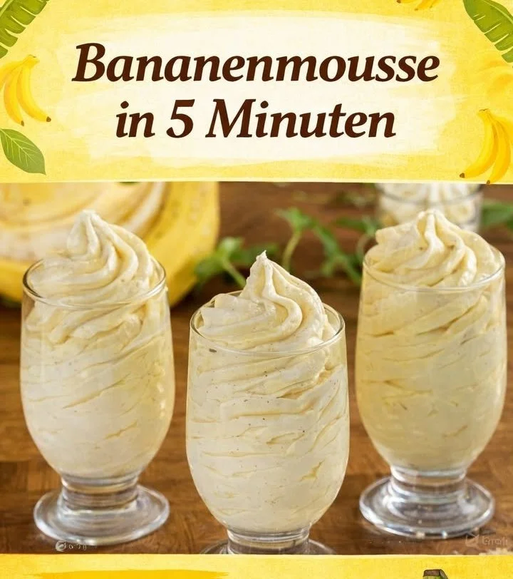 Leckere Bananenmousse für Kinder in einer bunten Schüssel serviert.