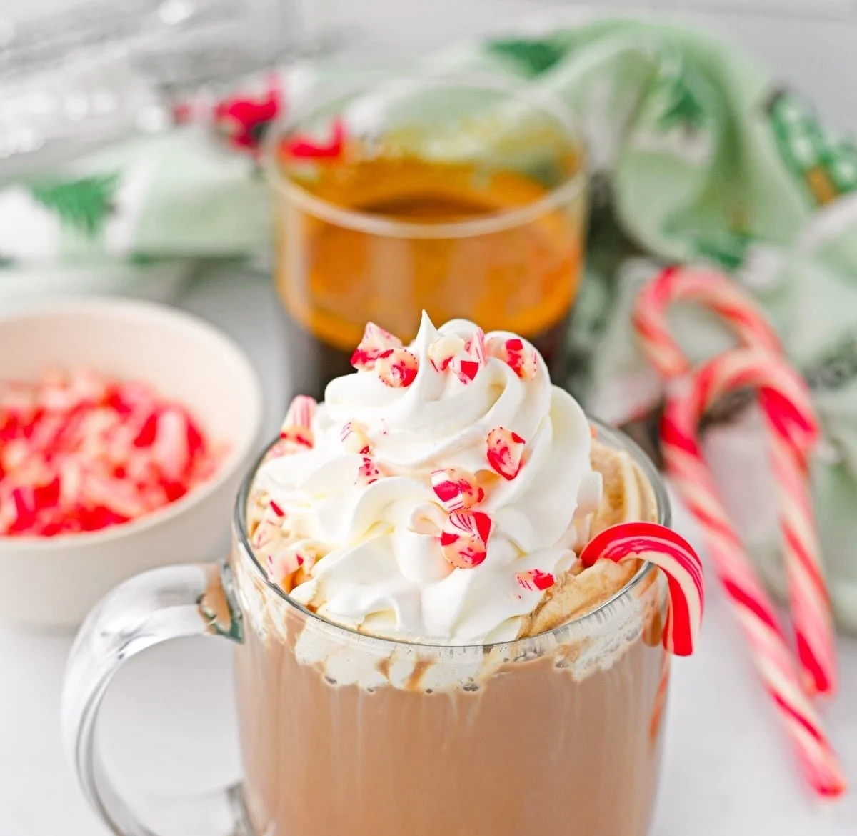 Leckerer Copycat Starbucks Pfefferminz-Mocha, ideal für winterliche Genussmomente