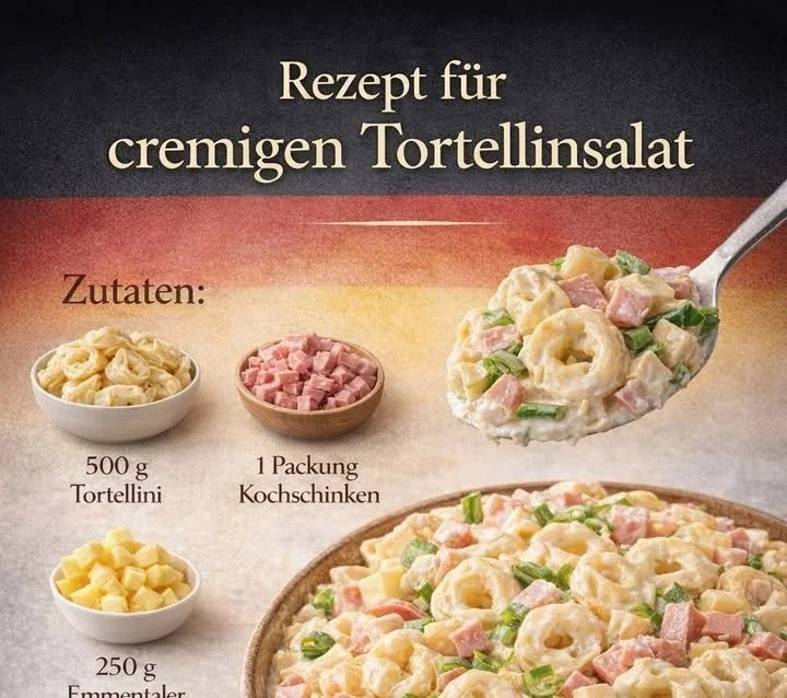 Cremiger Obstsalat mit frischen Früchten in einer Schüssel.