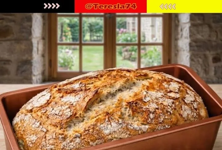 Frisches Dinkel-Joghurt-Brot auf einem Holzbrett