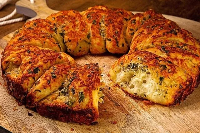 Hausgemachtes Knoblauchbrot, frisch und aromatisch für jeden Anlass
