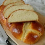 Leckerer Hefezopf aus frischem Teig, perfekt zum Kaffee oder als Snack
