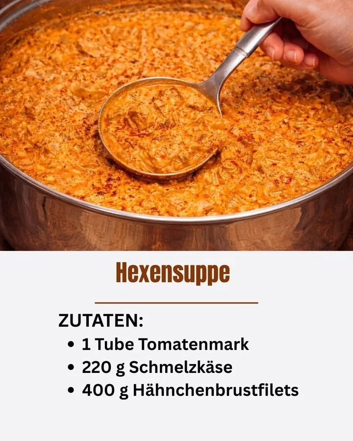 Cremige und herzhafte Hexensuppe in einer Schüssel serviert.