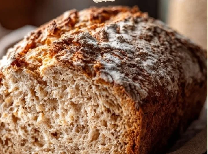 Joghurt-Hafer-Brot frisch aus dem Ofen, ideal für gesundes Backen