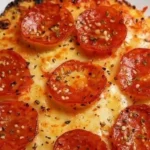 Luftfritteusen-Tortilla-Pizza mit frischen Zutaten und knusprigem Teig