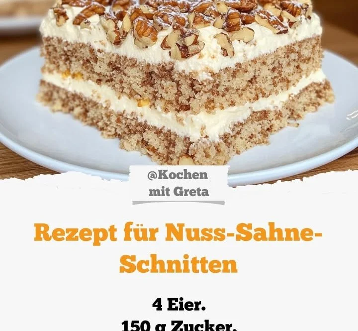 Verführerische Nuss-Sahne-Schnitten auf einem Teller, ideal für Kaffeekränzchen.