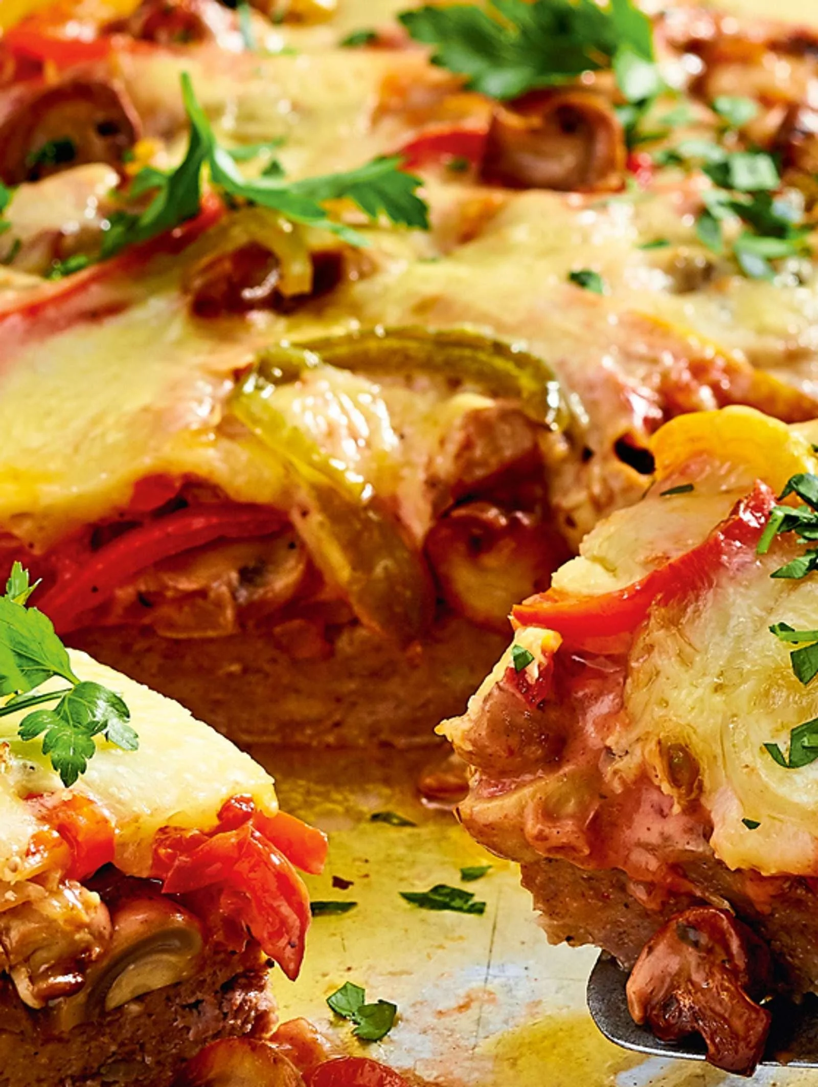Ofenfleisch Diabolo auf einem Teller serviert, appetitlich angerichtet