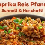 Schüssel mit Paprika-Reis und Hackfleisch, garnierte Petersilie