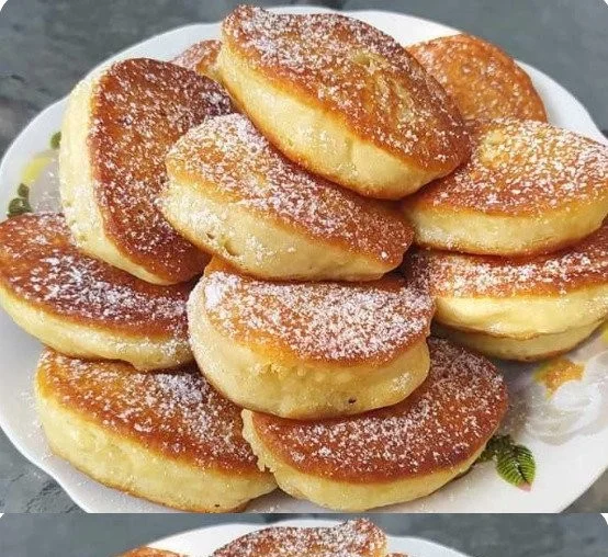 Leckere Quark Pfannkuchen ohne Mehl auf einem Teller serviert
