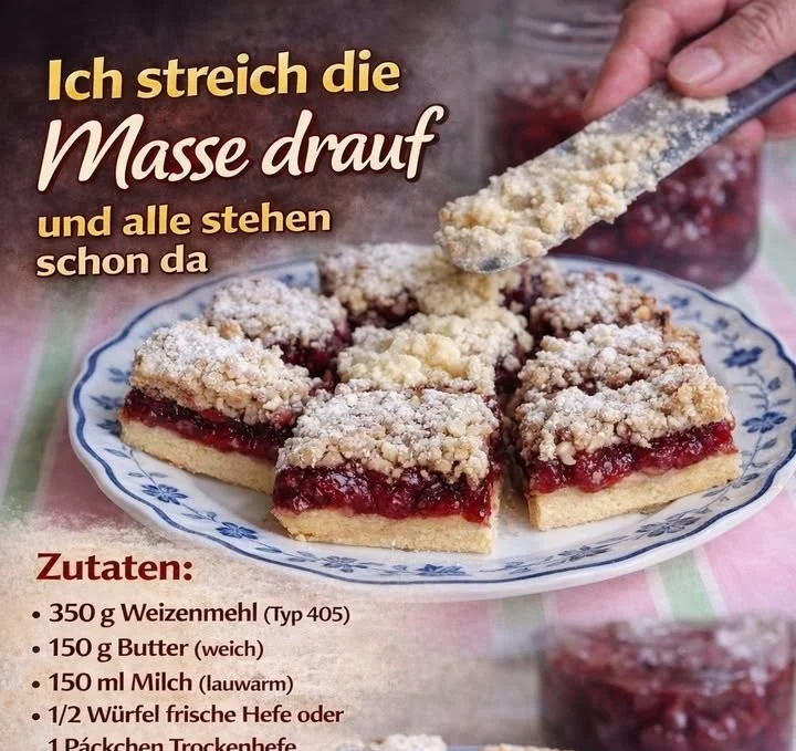 Sauerkirschkuchen vom Blech mit frischen Sauerkirschen