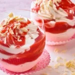 Köstliches Spaghetti-Eis-Dessert, das einzigartig präsentiert ist.