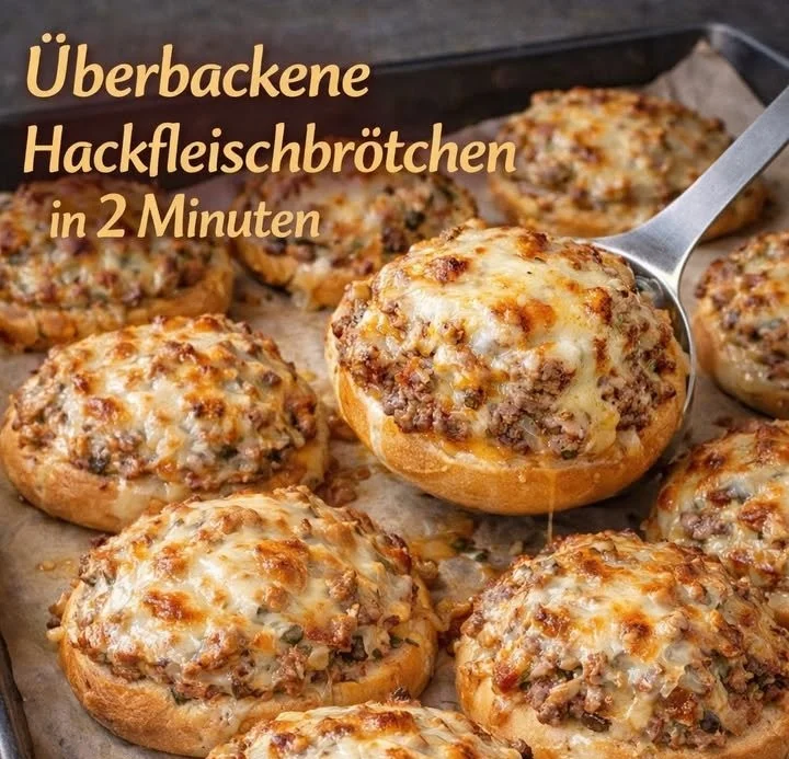 Überbackene Hackfleischbrötchen mit Käse im Ofen gebacken
