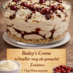 Baileys Creme in einem Glas mit Schokoladendekoration und Sahne