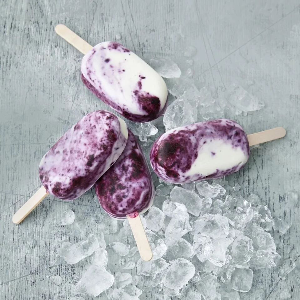 Leckeres Blaubeer-Creamcheese-Eis am Stiel für Sommergenuss