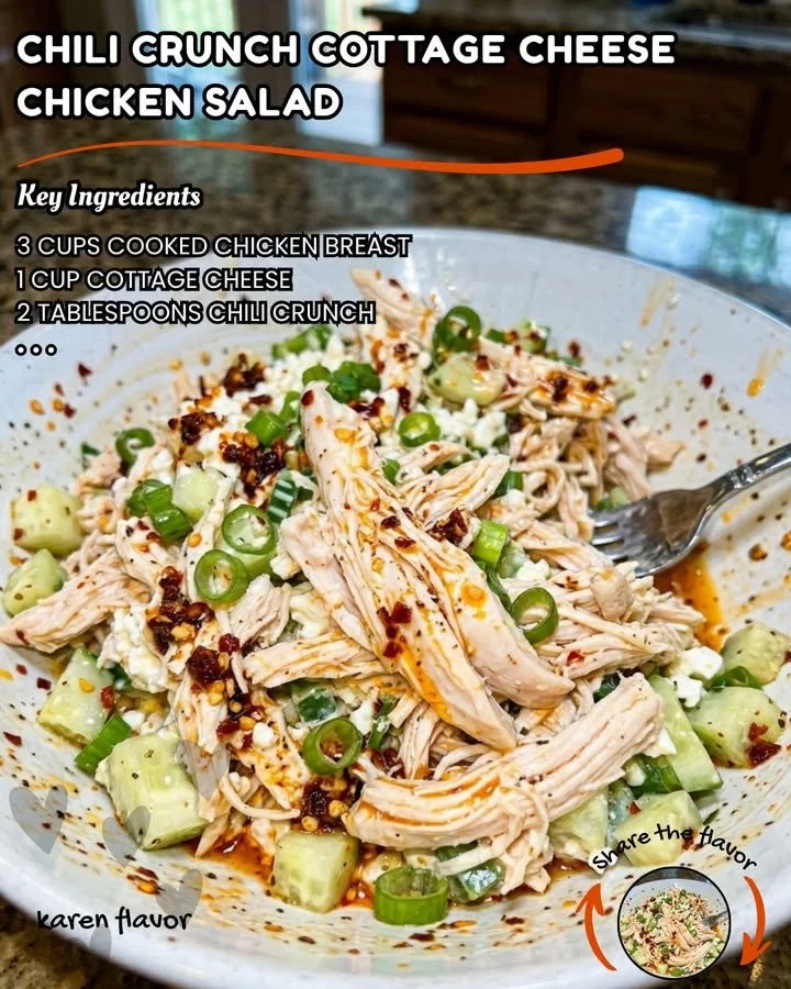 Chili-Crunch-Hüttenkäse-Hühnchensalat mit frischem Gemüse