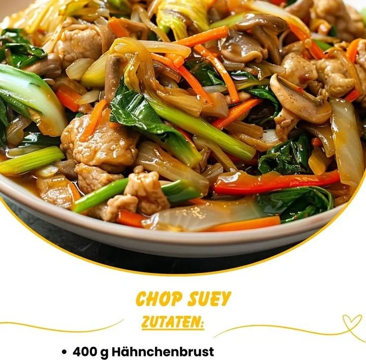 Schüssel mit köstlichem Chop Suey, einem asiatischen Gericht aus Gemüse und Fleisch.