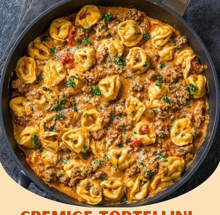 Cremige Tortellini-Pfanne mit würzigem Hack und frischen Zutaten