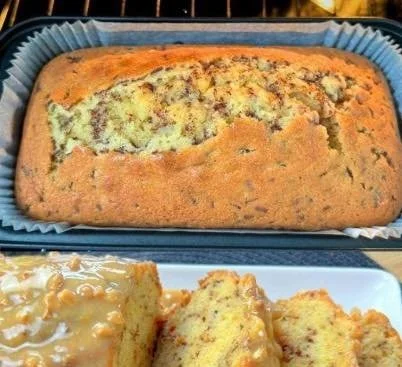 Leckerer Nusskuchen mit einer knusprigen Nusskruste und saftigem Teig