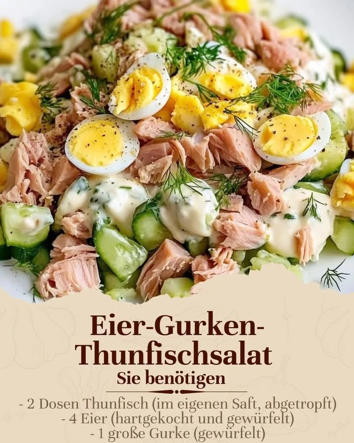 Eier-Gurken-Thunfischsalat mit frischen Zutaten angerichtet