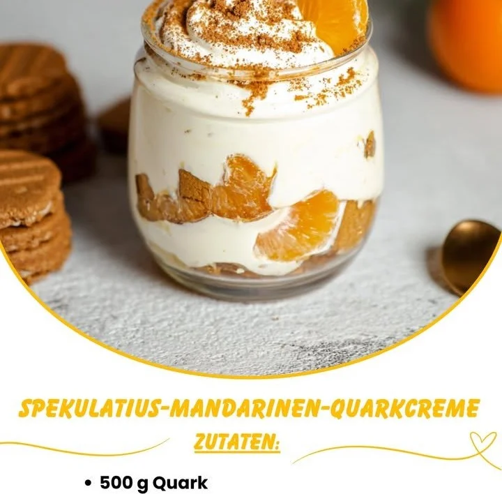 Festliche Spekulatius-Mandarinen-Quarkcreme im Glas angerichtet