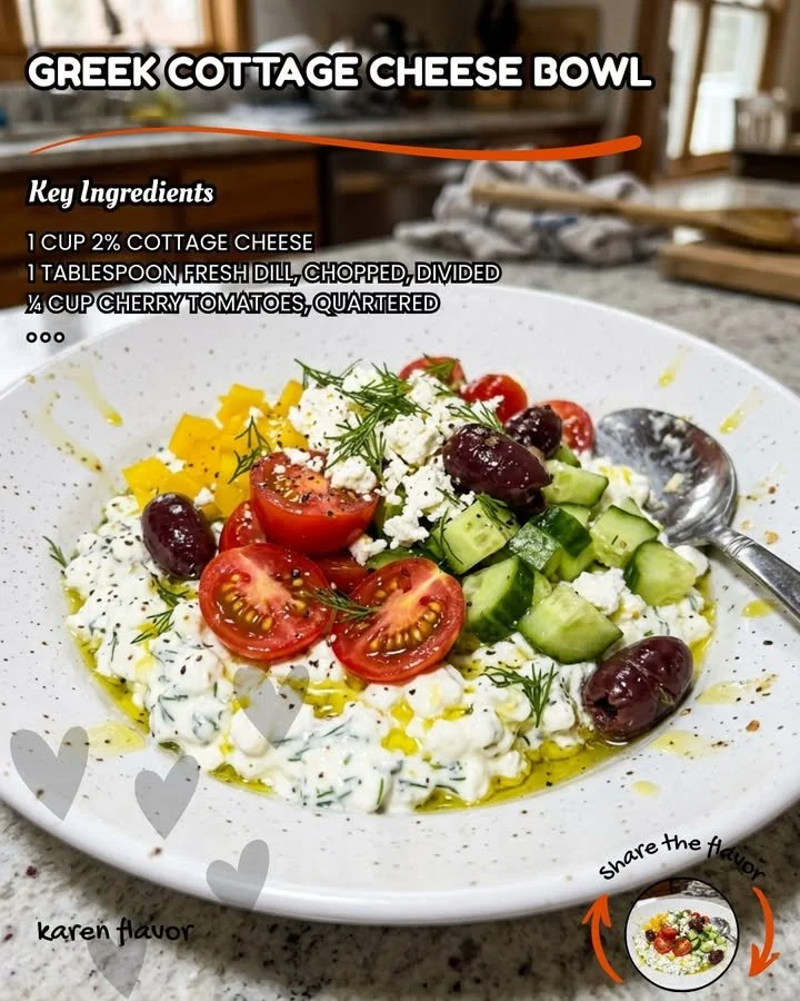 Griechische Quarkschüssel mit frischen Früchten und Nüssen