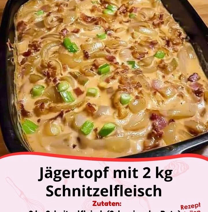 Jägerschnitzel mit Pilzsauce auf einem Teller serviert