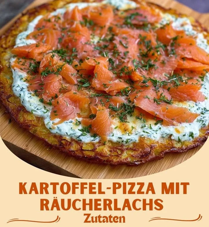 Kartoffel-Pizza mit Räucherlachs und Kräuter-Frischkäse auf einem Teller