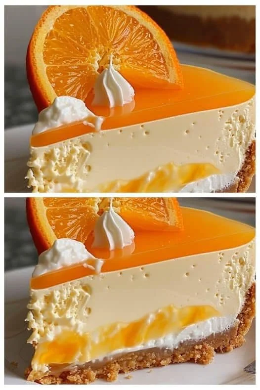 Orangen Schmand Kuchen mit fruchtiger Glasur auf einem Teller