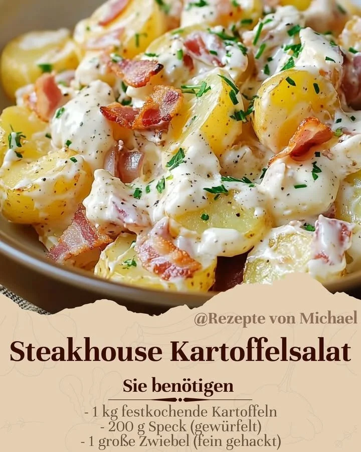 Leckerer Steakhouse Kartoffelsalat mit frischen Zutaten und Dressing.