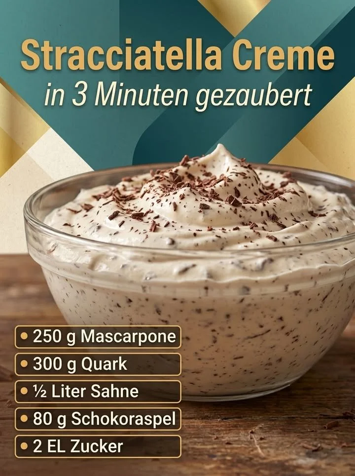 Schnelle Stracciatella-Creme in einer Schüssel angerichtet