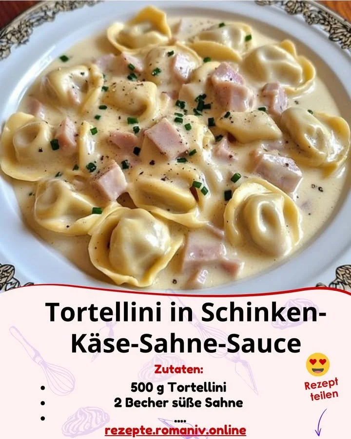 Tortellini in Schinken-Käse-Sahne-Sauce auf einem Teller serviert