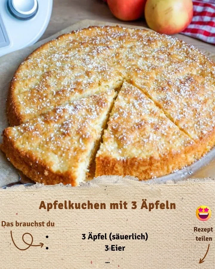 Apfelkuchen mit 3 Äpfeln auf einem Teller, frisch gebacken und verziert