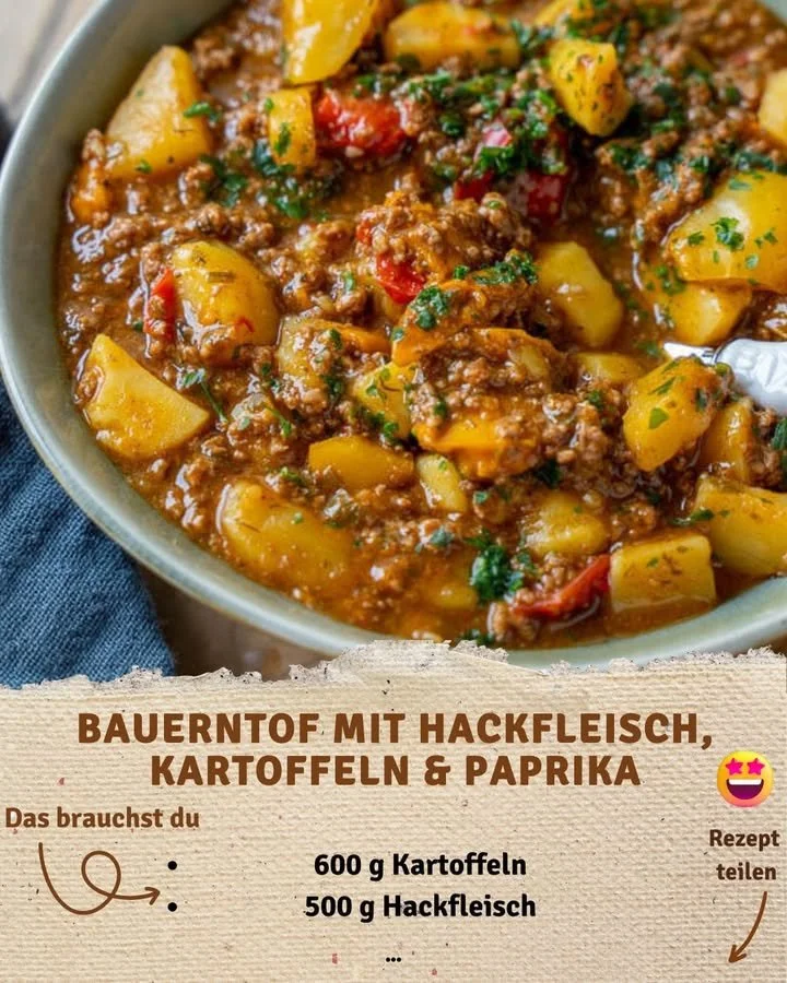 Bauerntopf mit Hackfleisch, Kartoffeln und Paprika auf einem Teller serviert