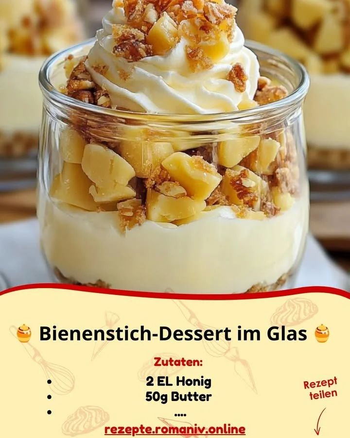Bienenstich-Dessert im Glas mit Sahne und Mandeln
