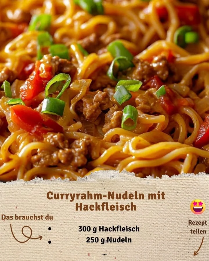 Curry Cream Noodles mit Hackfleisch auf einem Teller serviert