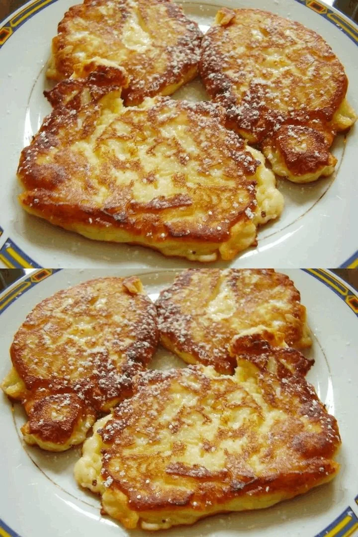 Fluffige Apfel-Pfannkuchen mit Quark auf einem Teller serviert